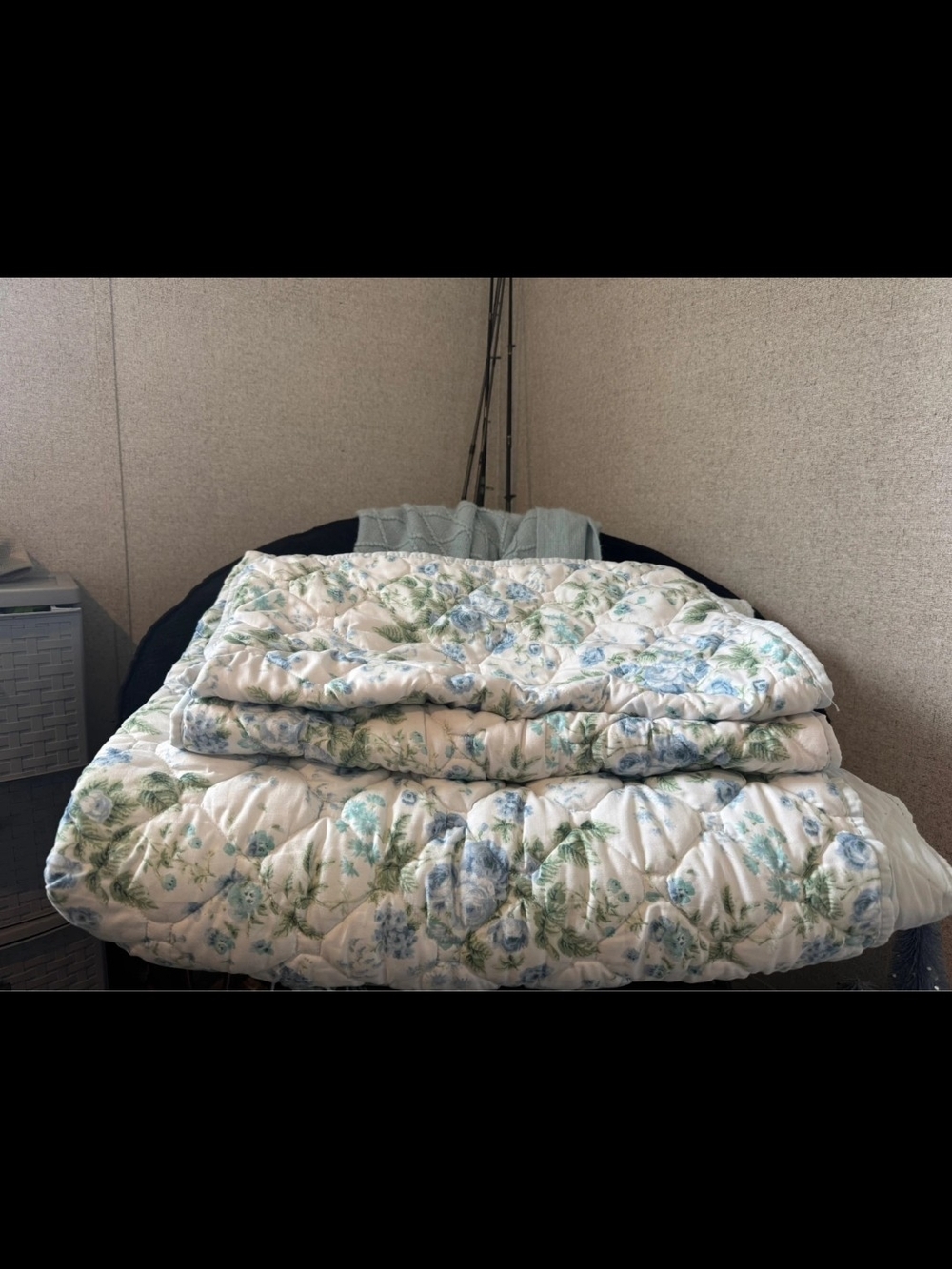 Laura Ashley Blue & Green Floral Quilted Comforter. Full